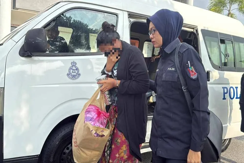 Seorang wanita mengaku terima RM17,300 sebagai balasan penyerahan bayi.