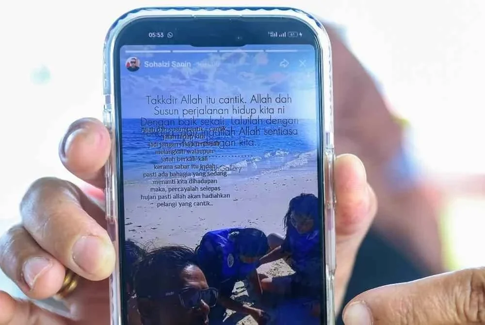 Mangsa yang maut dalam insiden pertembungan dua bot penumpang di Kuala Sungai Mersing malam tadi, sempat memuat naik video menerusi status di aplikasi WhatsApp, beberapa jam sebelum kejadian itu berlaku. Foto Bernama