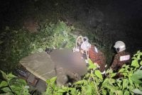 Pasukan bomba bergegas ke lokasi kejadian selepas menerima panggilan berlaku kemalangan di kawasan hutan simpan Bagahak-Lahad Datu.