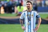 Messi mengumumkan persaraannya daripada gelanggang antarabangsa sambil mengakui keputusan itu amat menyakitkan, namun percaya sudah tiba masanya untuk beliau menutup satu lagi lembaran penting dalam karier gemilangnya. Foto fail AFP 