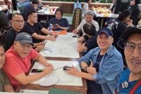 Nasib Mohd Fakhrul (kanan) dan puluhan rakyat Malaysia lain yang menyertai ekspedisi di kawasan pergunungan itu masih menjadi tanda tanya berikutan kesukaran pasukan penyelamat memasuki lokasi bencana akibat laluan terputus.