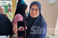 Suhailah menunjukkan gambar adiknya yang maut dalam insiden dua bot bertembung pada malam Isnin.
