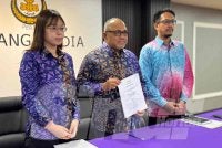 Mohammad Zahir (tengah) memaklumkan tiada sebarang pertukaran tempat duduk ADUN pembangkang sempenanMesyuarat Kedua Tahun Keempat Dewan Negeri yang ke-15 Perak Darul Ridzuan yang akan berlangsung selama tiga hari bermula 8 September ini.