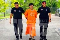Seorang buruh sawit mengaku bersalah di Mahkamah Sesyen di Kota Bharu pada Selasa atas pertuduhan menyebabkan kecederaan parah terhadap bapa kandungnya menggunakan buah cempedak pada 13 Ogos lalu. - Foto: SINAR HARIAN/HAZELEN LIANA KAMARUDIN