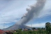 Rakyat Malaysia yang berada di, atau, dalam perjalanan ke Kabupaten Karo, Sumatera Utara, dinasihatkan supaya sentiasa berwaspada dan mengelakkan kawasan sekitar Gunung Sinabung. - Agensi