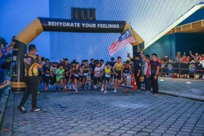 Sebahagian peserta yang menyertai Duathlon Super Sprint Festival Sukan Antarabangsa Melaka di Encore Melaka pada Ahad.