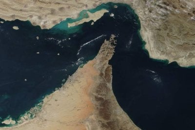 Sebuah kapal tangki diserang ketika keluar dari Selat Hormuz, menurut UKMTO pada Isnin. Foto hiasan