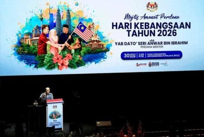 Anwar menyampaikan ucapan semasa hadir ke Majlis Amanat Perdana Hari Kebangsaan 2026 di PICC pada Ahad. Foto: Bernama