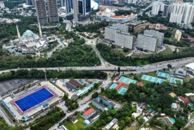 Pada 2003, Semantan Estate memfailkan saman terhadap kerajaan atas dakwaan pencerobohan yang berpunca daripada pengambilan tanah secara tidak sah daripada syarikat itu.