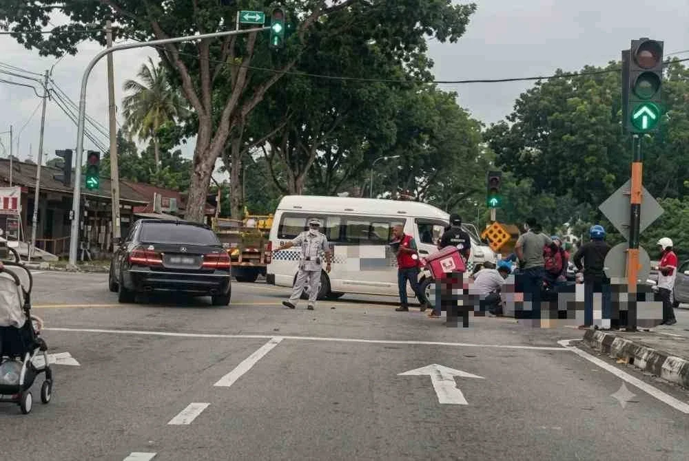 Tertuduh didakwa memandu ambulans jenis Toyota Hiace secara melulu sehingga menyebabkan kematian Muhammad Amirul Asyraaf Md Azizan