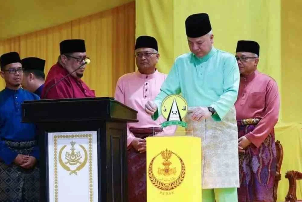 Sultan Nazrin menyempurnakan Majlis Perasmian SMTDR Lenggong pada 9 Jun lalu.