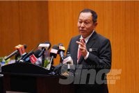 Abd Halim bercakap dalam sidang akhbar di Ibu Pejabat SPRM pada Rabu. Foto SINAR HARIAN / MOHD HALIM ABDUL WAHID