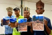 Dendi (dua dari kanan) bersama wakil JARINGAN lain serta Meor Razak (dua dari kiri) semasa sidang akhbar di Kota Bharu pada Rabu. Foto SINAR HARIAN/HAZELEN LIANA KAMARUDIN