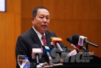 Abd Halim bercakap dalam sidang akhbar di Ibu Pejabat SPRM pada Rabu. Foto SINAR HARIAN / MOHD HALIM ABDUL WAHID
