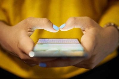 Masih ramai di media sosial seolah-olah belum merdeka daripada perangai menjelikkan. - Gambar hiasan 