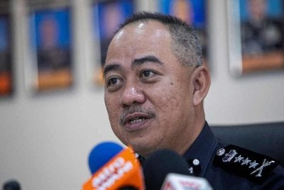 Mohd Alwi bercakap pada sidang media di Ibu Pejabat Polis Daerah (IPD) Sungai Siput hari ini. Foto: Bernama 