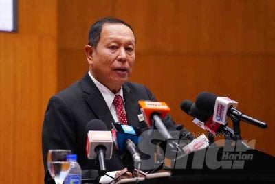 Abd Halim bercakap dalam sidang akhbar di Ibu Pejabat SPRM pada Rabu. Foto SINAR HARIAN / MOHD HALIM ABDUL WAHID