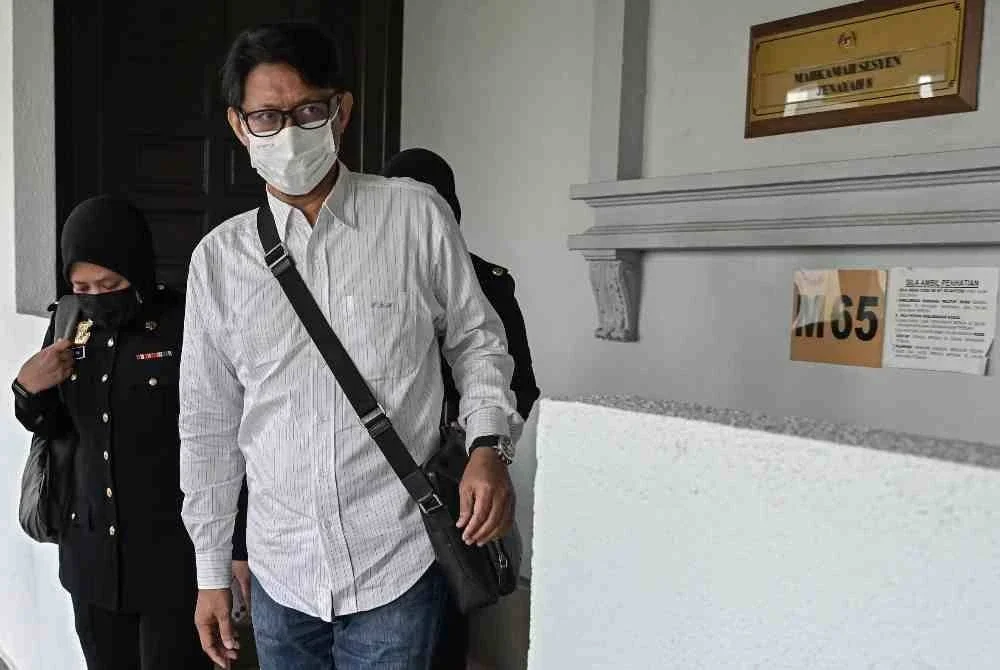 Bekas Timbalan Pengurus Besar TH Properties Sdn Bhd yang juga bekas Timbalan Pengurus Besar THP Bina Sdn Bhd Tengku Kamarolhisham Tengku Kamaruddin, 55, mengaku tidak bersalah atas tiga pertuduhan bersubahat dengan Nasahruddin Ahmad, 56, membabitkan projek cadangan pembangunan kompleks pejabat di Putrajaya. Foto Bernama