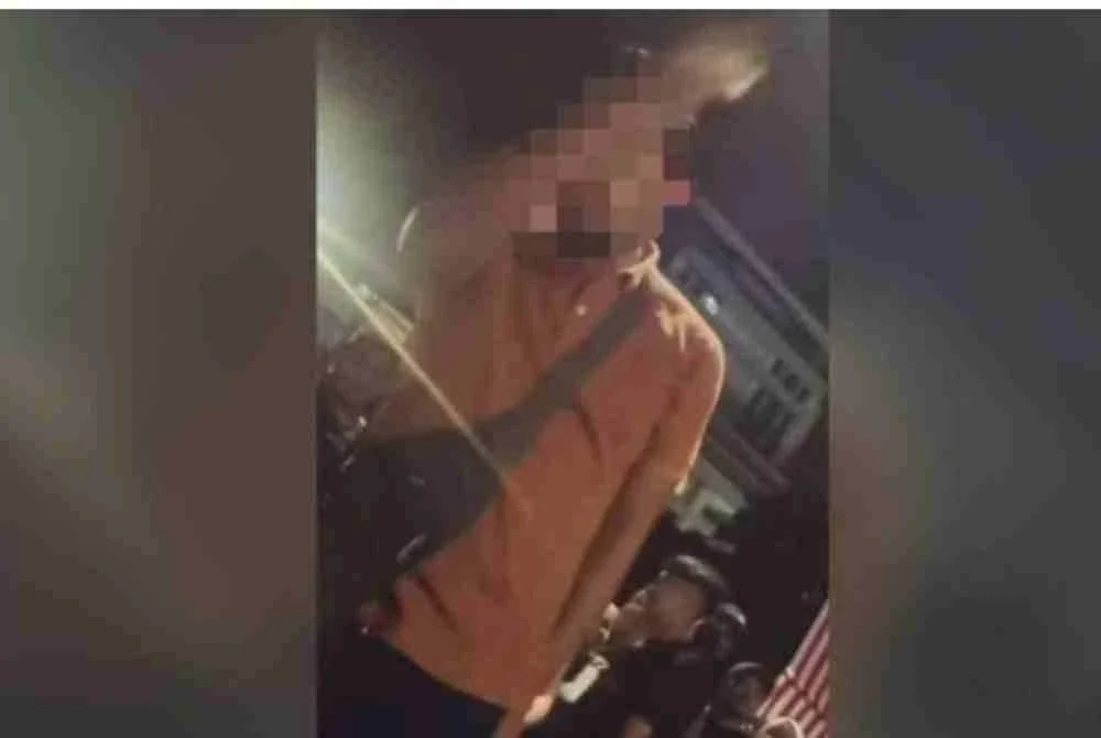 Tangkap layar rakaman video tular memaparkan lelaki yang disyaki mencetuskan provokasi di Dataran Putrajaya, pada Isnin.
