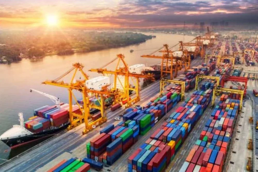 Malaysia perlu memastikan semua rekod berkaitan industri dan pergerakan kargo dapat dikemukakan dengan jelas sekiranya diperlukan dalam proses siasatan. Gambar hiasan 