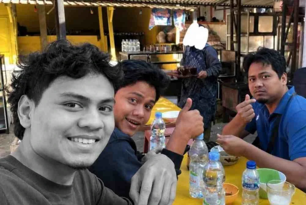 Allahyarham Atiqullah (kiri) maut dalam kemalangan ketika bercuti di Indonesia manakala Tarmizi (kanan) dilaporkan kritikal.