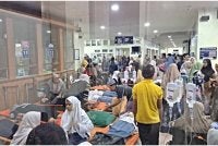 Suasana di sebuah hospital di Sidoarjo yang merawat ratusan pelajar selepas disyaki mengalami keracunan makanan. Foto: HarianJogja