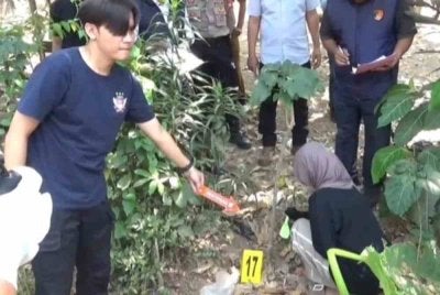 Simulasi kejadian kes penemuan mayat bayi yang tidak lengkap di Sumedang, Jawa Barat. Foto Detikjabar