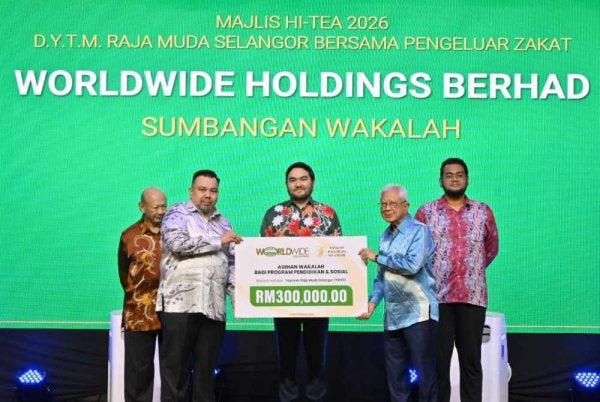 Sumbangan RM300,000 disembahkan kepada Tengku Amir Shah sempena Majlis Hi-Tea bersama Raja Muda Selangor, anjuran Lembaga Zakat Selangor (LZS) dengan kerjasama YRMS di Shah Alam pada Khamis.