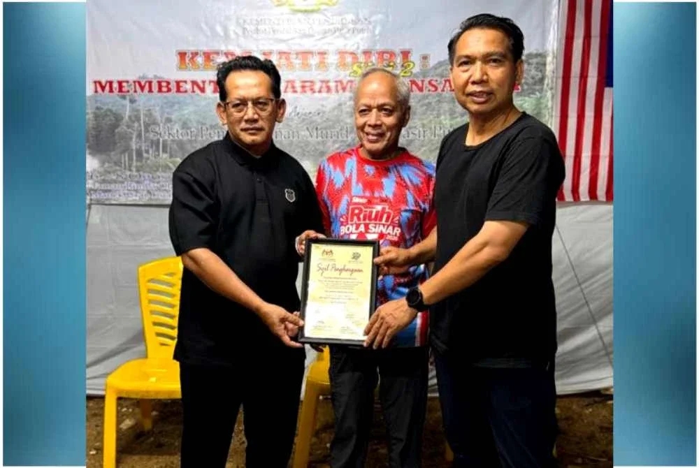 Muhammad Nasir (tengah) pada Program Kem Jati Diri, Membentuk Karamah Insaniah Siri 2/2026 anjuran PPD Pasir Puteh di Taman Rimba Olak Jeram, Manek Urai, Kuala Krai.