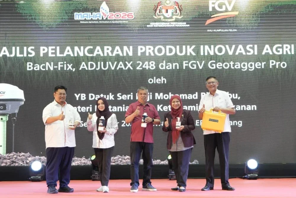 BacN-Fix, Adjuvax 248 dan FGV Geotagger Pro dilancarkan oleh Mohamad Sabu dengan disaksikan oleh Pengarah Besar FELDA. Datuk Dr Suzana Idayu Wati Osman Puan Nurul Muhaniza.