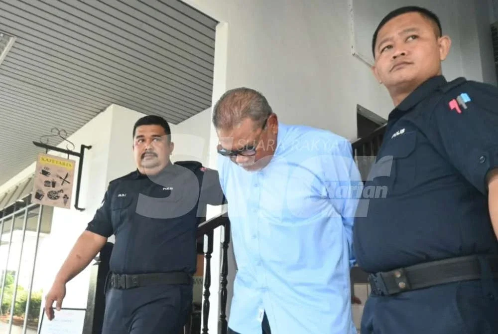 Yahya (tengah) tidak mengaku bersalah terhadap pertuduhan dibacakan ke atasnya pada Jumaat.
