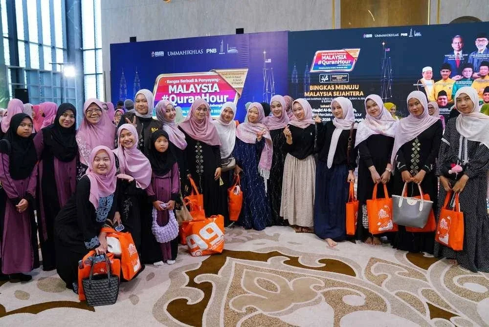 SEBAHAGIAN hadirin yang menyertai Malaysia #QuranHour di Masjid Al-Sultan Abdullah di Presint Merdeka 118 baru-baru ini.