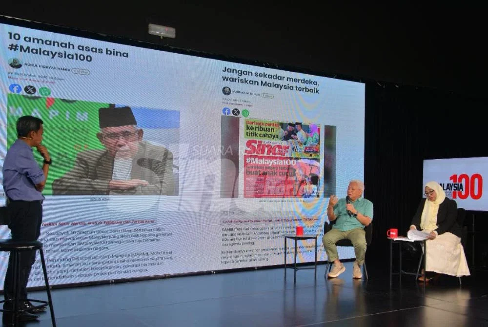 program Interviu bertajuk '#Malaysia100 Tahun: Masa Depan Negara Di Tangan Rakyat' yang dihoskan oleh Haizir Othman di Kompleks Karangkraf pada Jumaat.
Program Interviu bertajuk '#Malaysia100 Tahun: Masa Depan Negara Di Tangan Rakyat' turut menampilkan Nurhayati (duduk, kanan) sebagai panelis.
