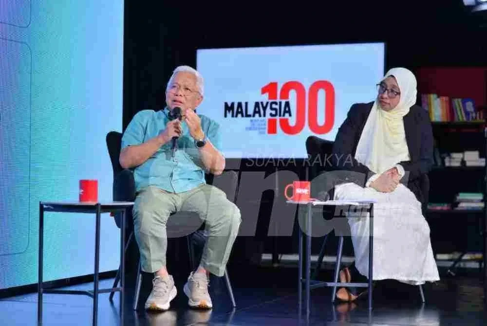 Hussamuddin (kiri) dan Nurhayati (kanan) pada program Interviu bertajuk '#Malaysia100 Tahun: Masa Depan Negara Di Tangan Rakyat' di Kompleks Karangkraf pada Jumaat. FOTO SINAR HARIAN-ASRIL ASWANDI SHUKOR.