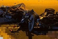 Dua penunggang motosikal maut selepas bertembung di Jalan Gapam berhampiran Petronas Bemban pada Khamis.