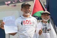 Mohd Nazari ditemui pemberita selepas membuat laporan polis di Balai Polis Setiawangsa pada Jumaat. 