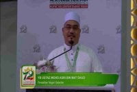 Mohd Asri ketika membahas ucapan dasar Presiden Pas. Foto Facebook Mohd Asri Mat Daud