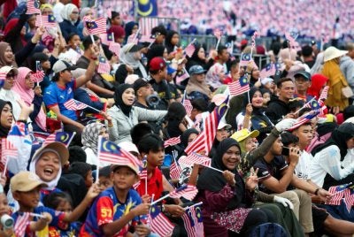 Seruan #Malaysia100 mengajak rakyat membina Malaysia lebih baik menjelang 2057. Gambar hiasan - Foto Bernama