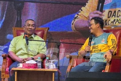 Muhammad Sanusi (kiri) ketika bercakap dalam satu podcast di Kota Bharu. Foto SINAR HARIAN/ADILA SHARINNI WAHID 
