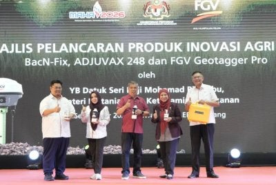BacN-Fix, Adjuvax 248 dan FGV Geotagger Pro dilancarkan oleh Mohamad Sabu dengan disaksikan oleh Pengarah Besar FELDA. Datuk Dr Suzana Idayu Wati Osman Puan Nurul Muhaniza.