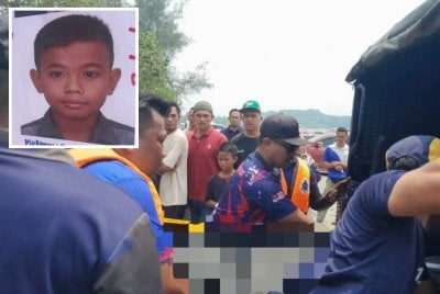 Mayat mangsa dibawa ke unit forensik Hospital Kota Tinggi untuk bedah siasat. Gambar kecil: Muhammad Adib Hafiy