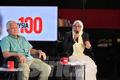 Nurhayati (kanan) dan Hussamuddin pada program Interviu bertajuk ‘#Malaysia100 Tahun: Masa Depan Negara Di Tangan Rakyat’ pada Jumaat. FOTO: SINAR HARIAN/ ASRIL ASWANDI SHUKOR.