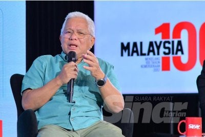 Hussamuddin ketika program Interviu bertajuk '#Malaysia100 Tahun: Masa Depan Negara Di Tangan Rakyat' yang dihoskan oleh Haizir di Kompleks Karangkraf pada Jumaat.