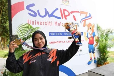 Syahida Asyiqin membaharui rekod kebangsaan dalam acara TK1 200m kayak wanita pada pusingan kelayakan, Selasa lalu. Foto: FB UPSI.