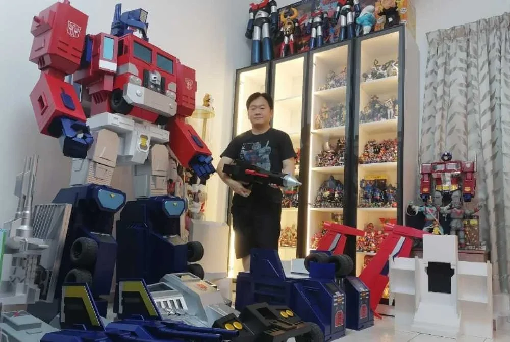 Model kedua yang dihasilkan Kuang Kui iaitu Super Ginrai yang dipamerkan di dalam bilik sebagai koleksi peribadinya.