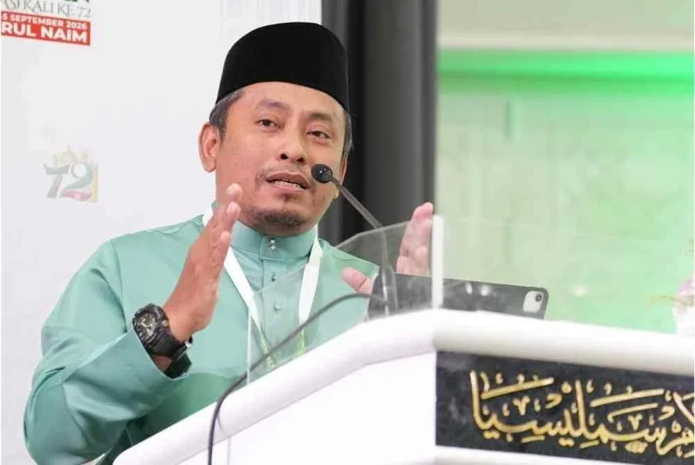 Ahmad Fadhli ketika menyampaikan ucapan penggulungan pada Muktamar Tahunan Pas Kali Ke-72 di Pusat Tarbiah Islamiah Kelantan (PUTIK), Pengkalan Chepa, Kota Bharu pada Sabtu.