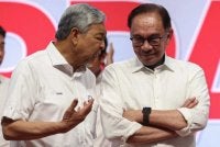 Penganalisis politik berpendapat hubungan peribadi Anwar dan Ahmad Zahid masih kukuh, namun keadaan itu tidak semestinya mencerminkan sentimen sebenar dalam kalangan kepimpinan PH dan BN.