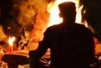 Seorang pengamal ritual tantrik dipanggil ke rumah berkenaan sebelum ritual dan bacaan mantera dilaporkan dilakukan selama tiga hari. Gambar hiasan