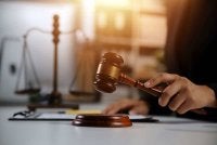Mahkamah turut mengarahkan tertuduh menjalani rawatan kesihatan mental. 