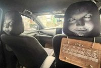Kedua-dua penyandar kepala tempat duduk hadapan dengan imej wajah menyerupai hantu.